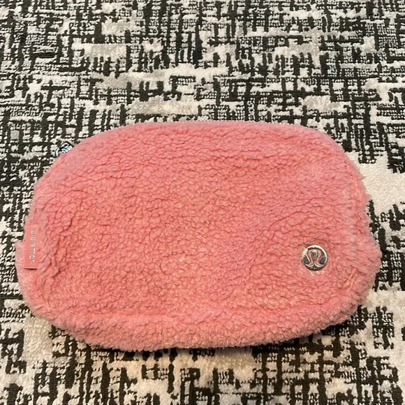 Lululemon Everywhere Belt Bag 1L Fleece - Picture 8 of 12